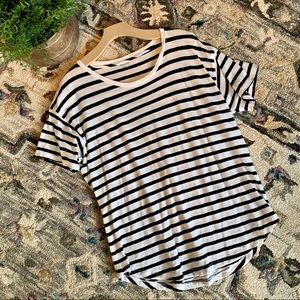 ✨Madewell black and white striped t-shirt.